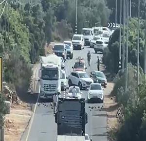 Penjajah Israel memblokir jalan Wadi Qana di sebelah barat Deir Istiya di Salfit