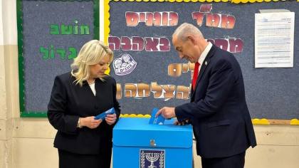 Sekutu ultra-Ortodoks Netanyahu tidak menutup kemungkinan bergabung dengan oposisi Israel