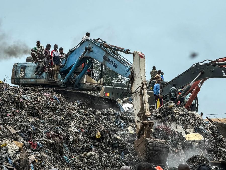 Foto: Runtuhnya TPA yang menjulang tinggi menewaskan 30 orang di ibu kota Guinea, Conakry