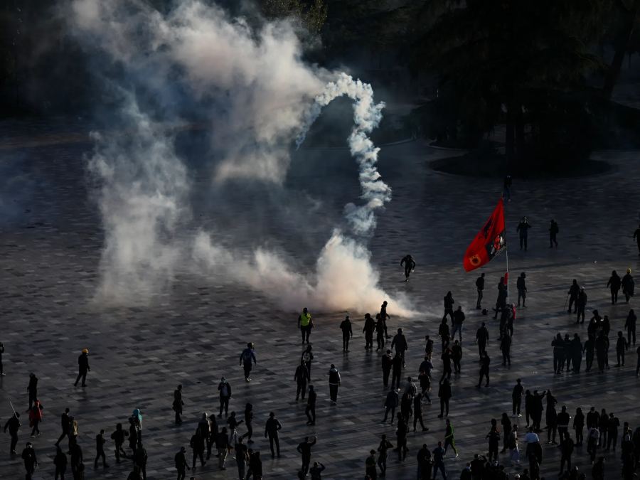 Ribuan orang berkumpul di unjuk rasa anti-pemerintah Albania yang baru