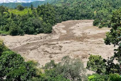 Banjir besar melanda Nepal utara, merusak jalan dan infrastruktur listrik