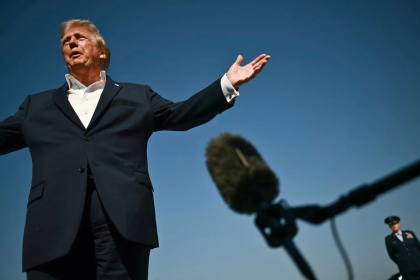 Trump berjanji untuk menghormati hasil paruh waktu 'jika hasilnya jujur' saat ia berupaya mempertahankan Partai Republik di Texas
