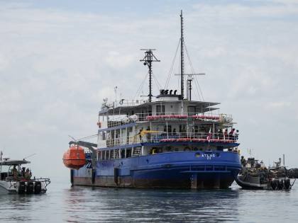 Militer AS mengatakan serangan terhadap kapal yang diduga menyelundupkan narkoba menewaskan dua orang
