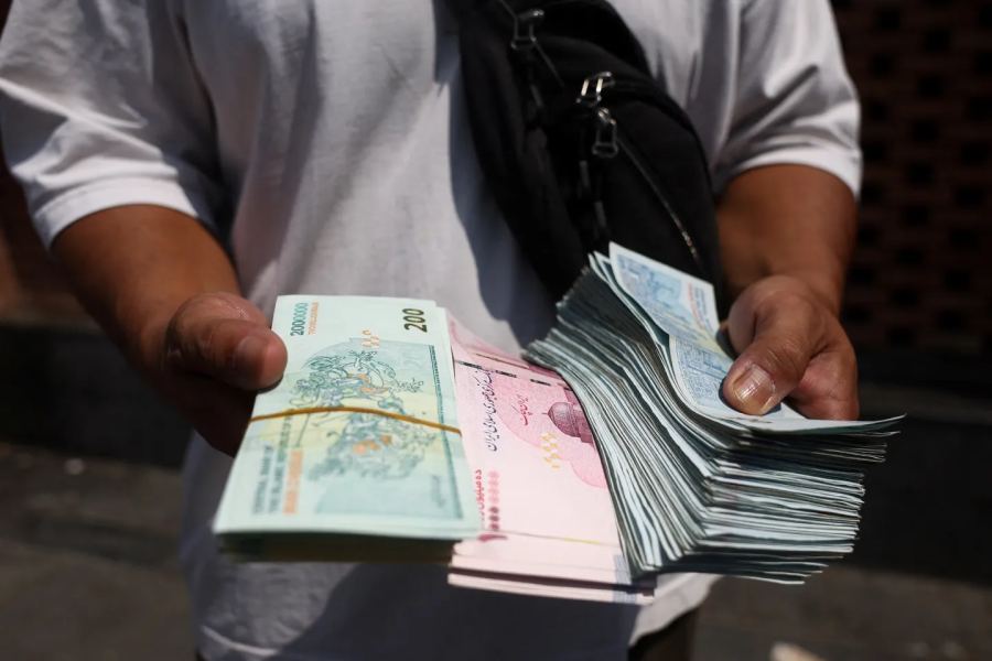 Rial Iran anjlok ke 2,02 juta per dolar AS karena fokus beralih ke Bessent dan mediator Pakistan