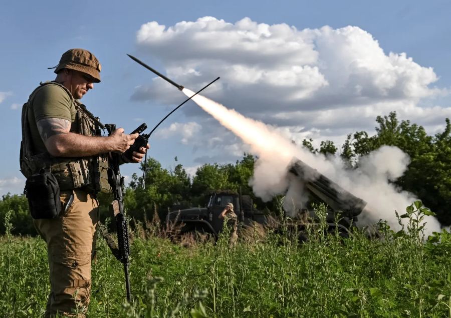 Ukraina meminta warga Kherson untuk melarikan diri saat Rusia meningkatkan serangan