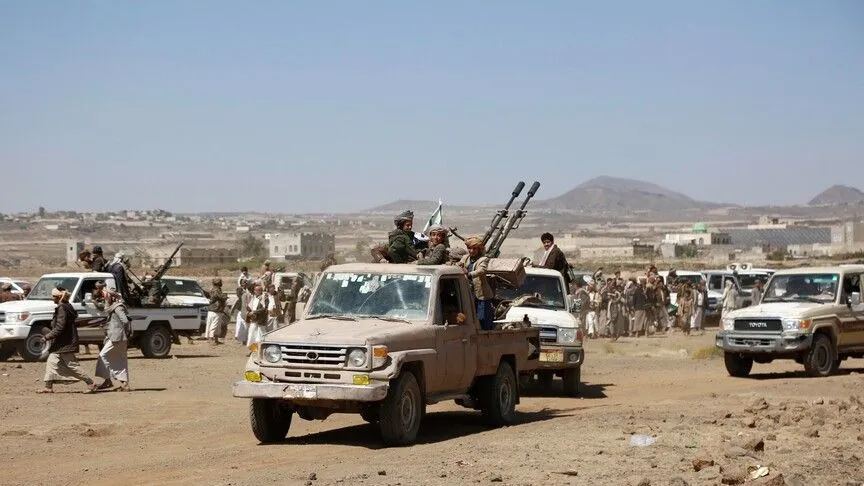 Arab Saudi mengatakan 2 orang terluka akibat jatuhnya puing-puing dari rudal Houthi yang dicegat