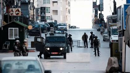Tiga warga Palestina terluka saat serangan Israel di Kamp Qalandiya berlanjut