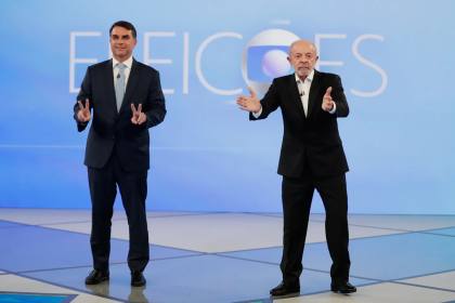 Lula dan Bolsonaro dari Brasil mengadakan perdebatan yang lebih tenang sebelum pemilu hari Minggu