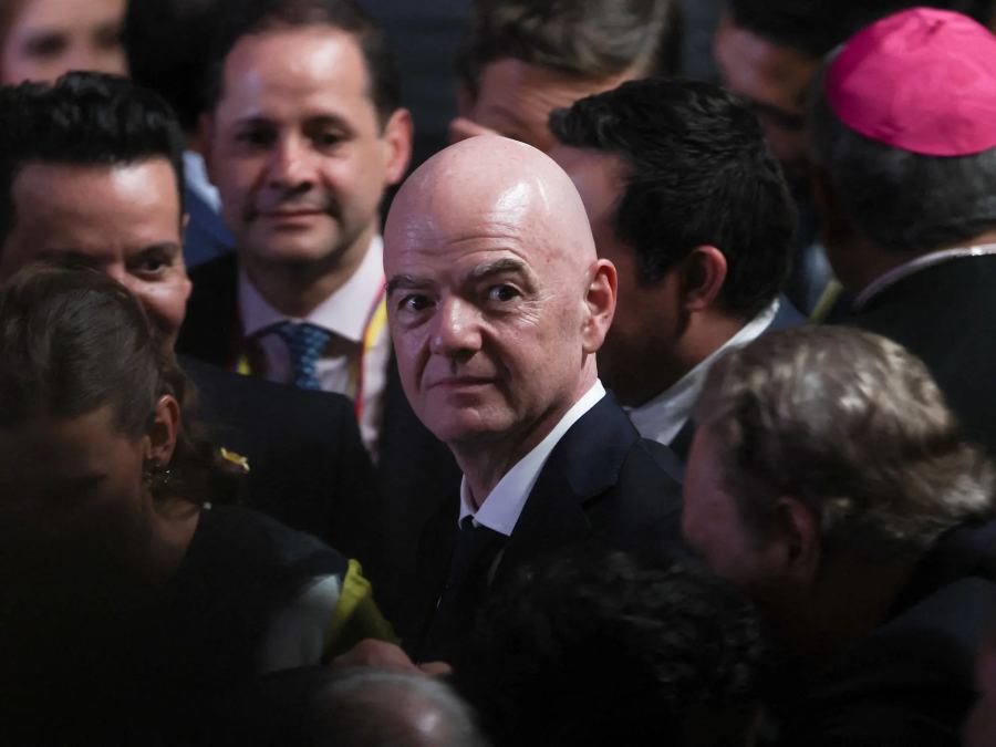 Infantino menentang wakil presiden FIFA, muncul di Karibia