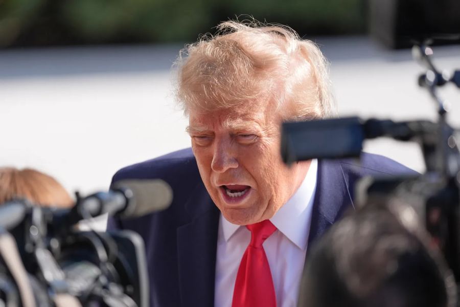 Trump mengatakan AS bisa menyerang Iran 'besok' atau mencapai kesepakatan 'besar dan indah'