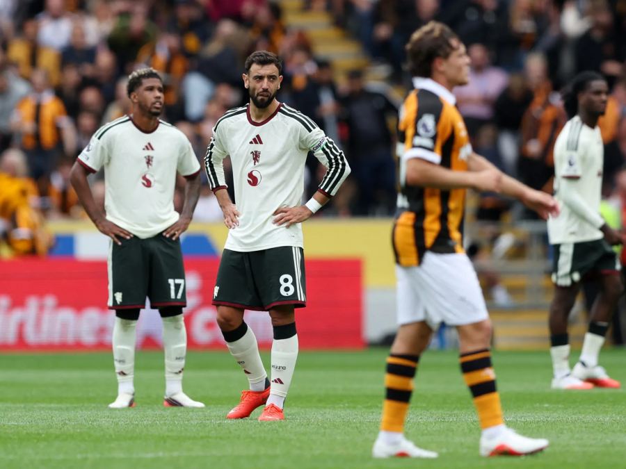 Man Utd dipermalukan di Hull untuk membuka akun Liga Premier