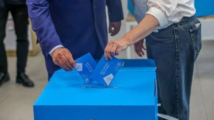 Hasil jajak pendapat Israel yang direvisi menunjukkan blok Netanyahu dan oposisi masing-masing mendapat 51 kursi