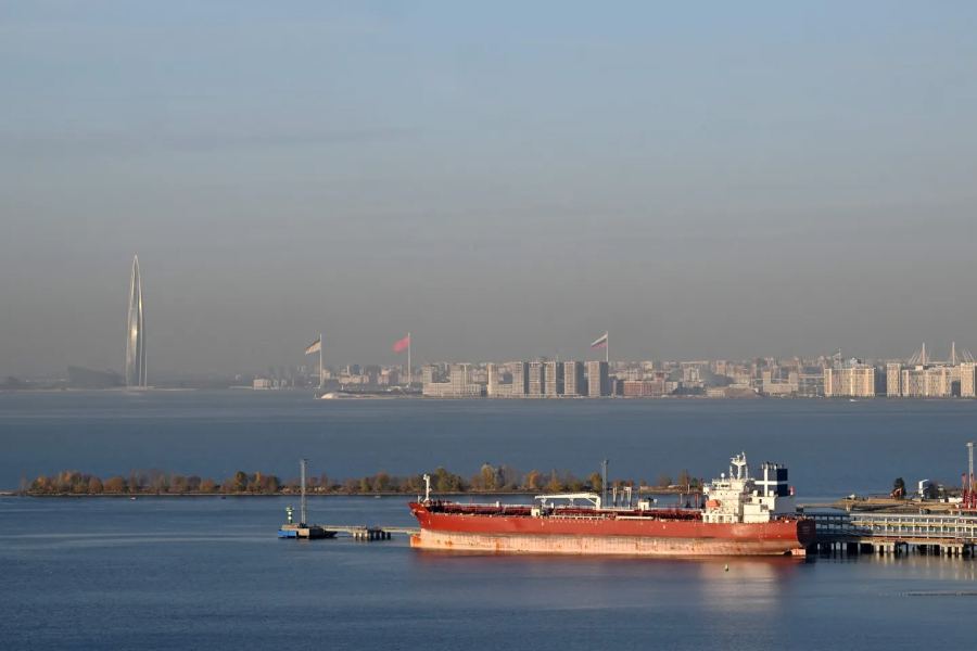 Kremlin mengatakan kapal tanker pertama yang membawa solar Rusia berdasarkan kesepakatan AS telah berangkat